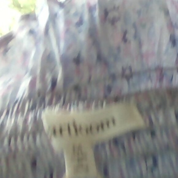 Brand New Heartloom Printed Smocked Top With Puff Sleeves - Picture 12 of 13